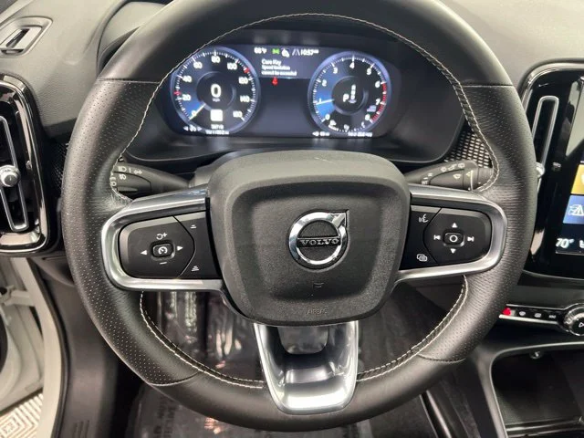 Used 2021 White Volvo R-Design image 19