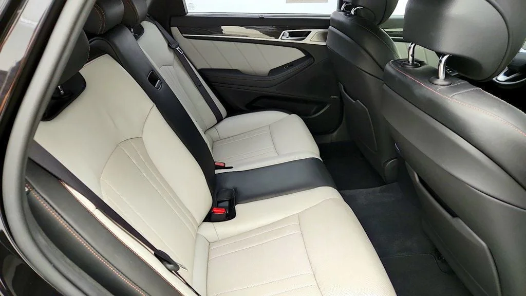 Used 2018 Victoria Black Genesis 3.3T Sport RWD image 24
