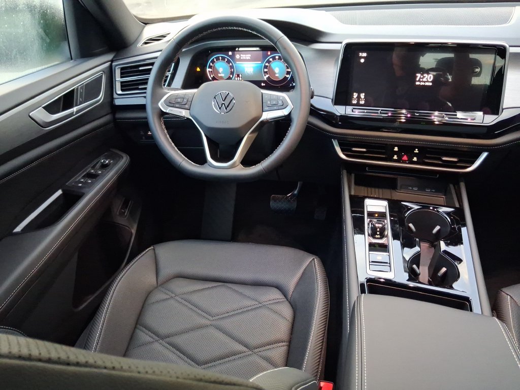 New 2026 Black Volkswagen SE w/Technology image 7