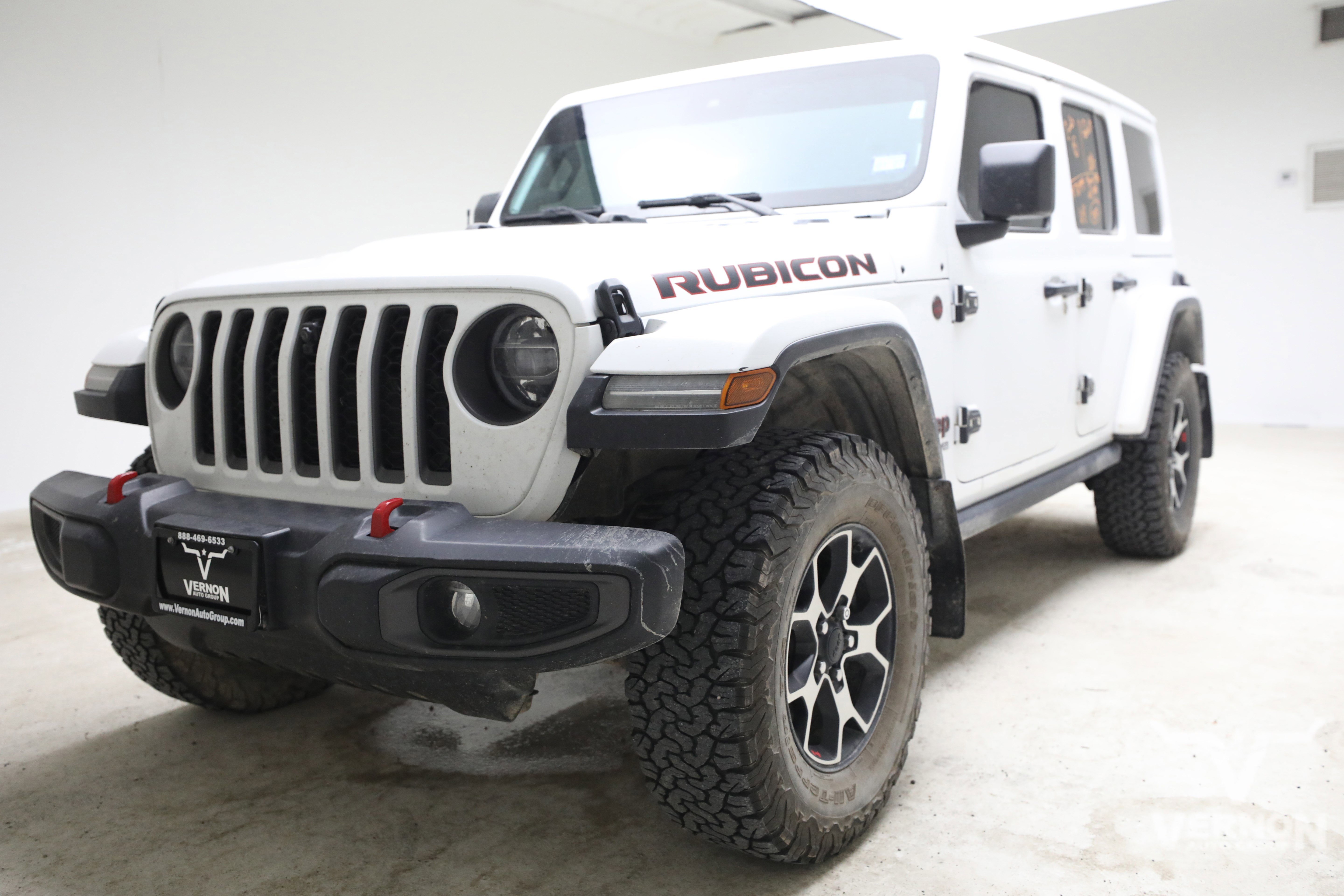 Used 2021 Bright White Clearcoat Jeep Y image 1
