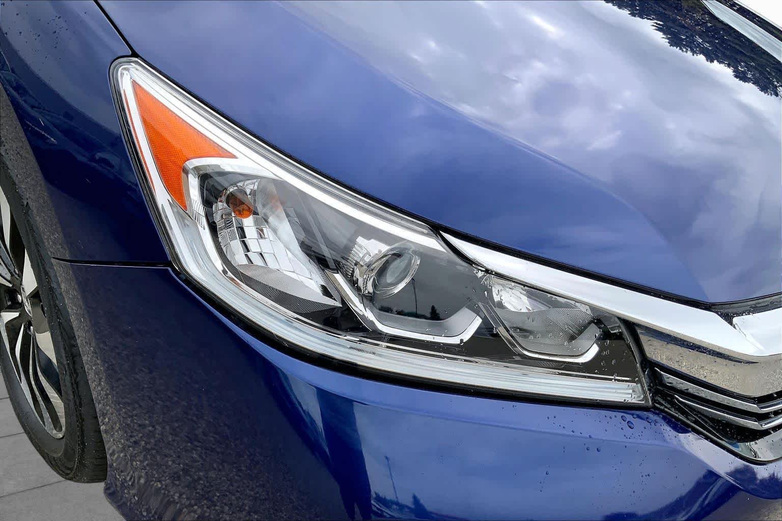 Used 2017 Blue Sky Metallic Honda  image 27