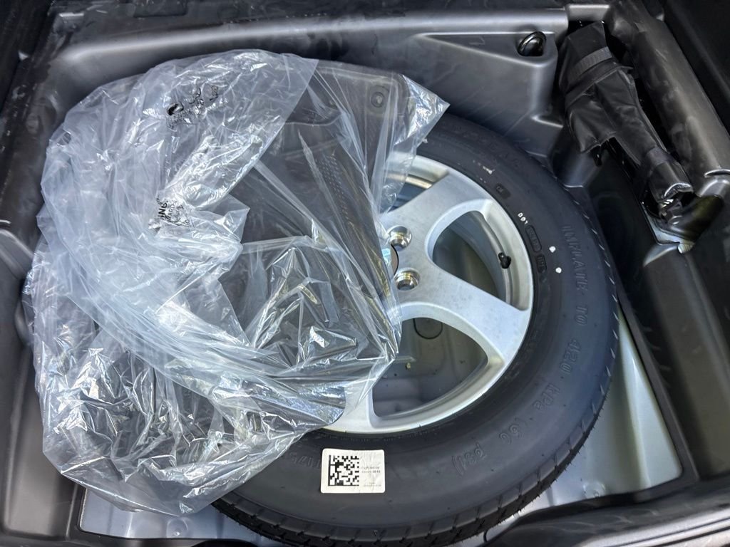 Used 2023 White Jeep Laredo image 38