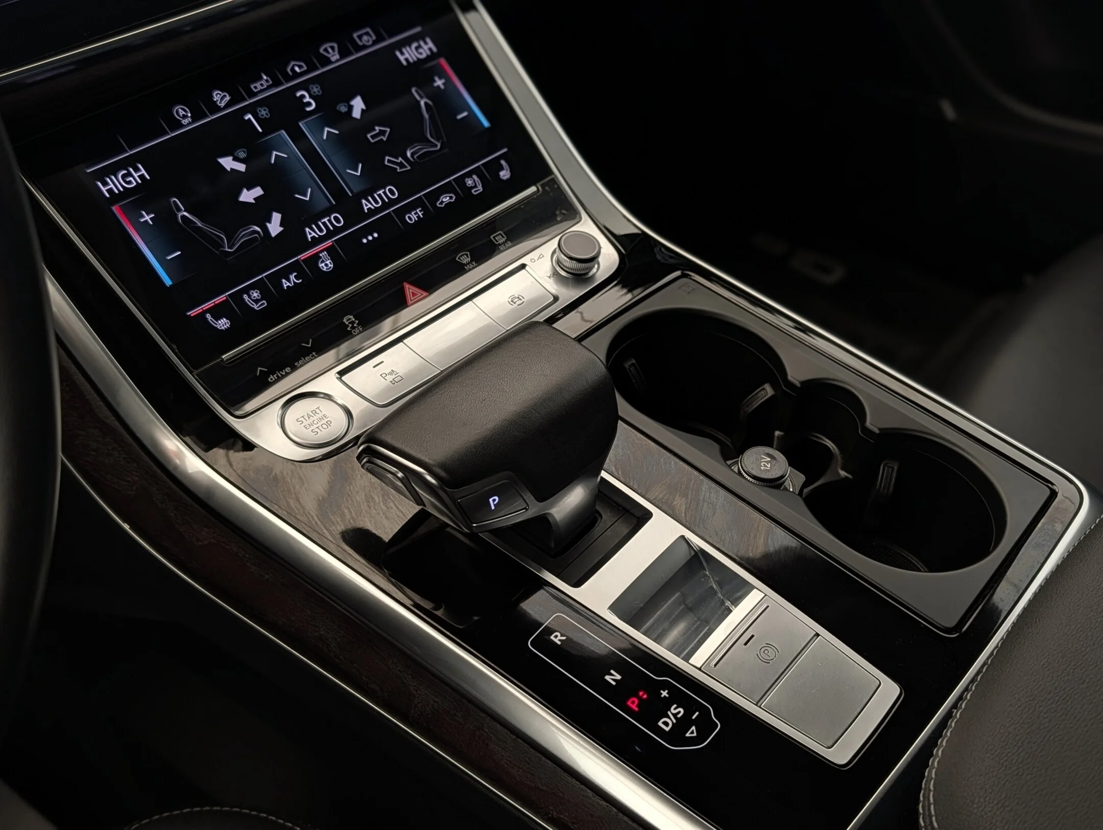 Used 2019  Audi Technik - S-Line - Leather - Sunroof - HUD - - Technik 55 TFSI quattro image 19