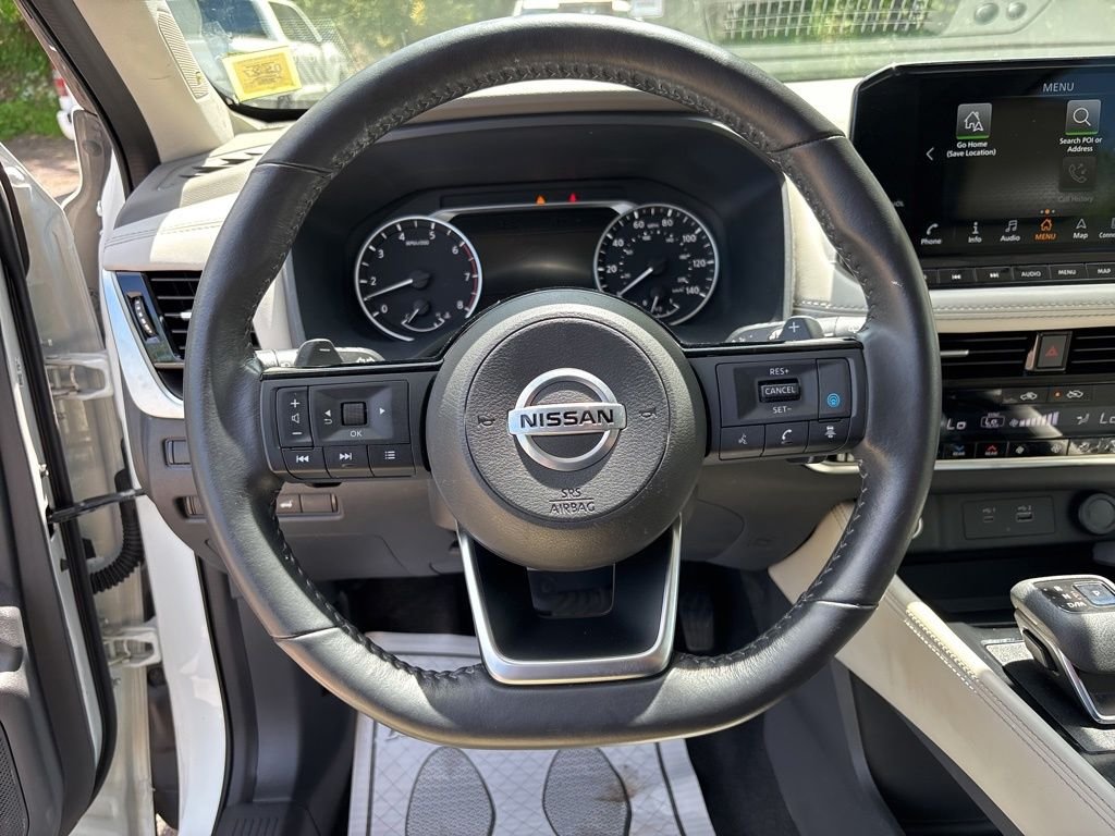 Used 2021 White Nissan SL image 19