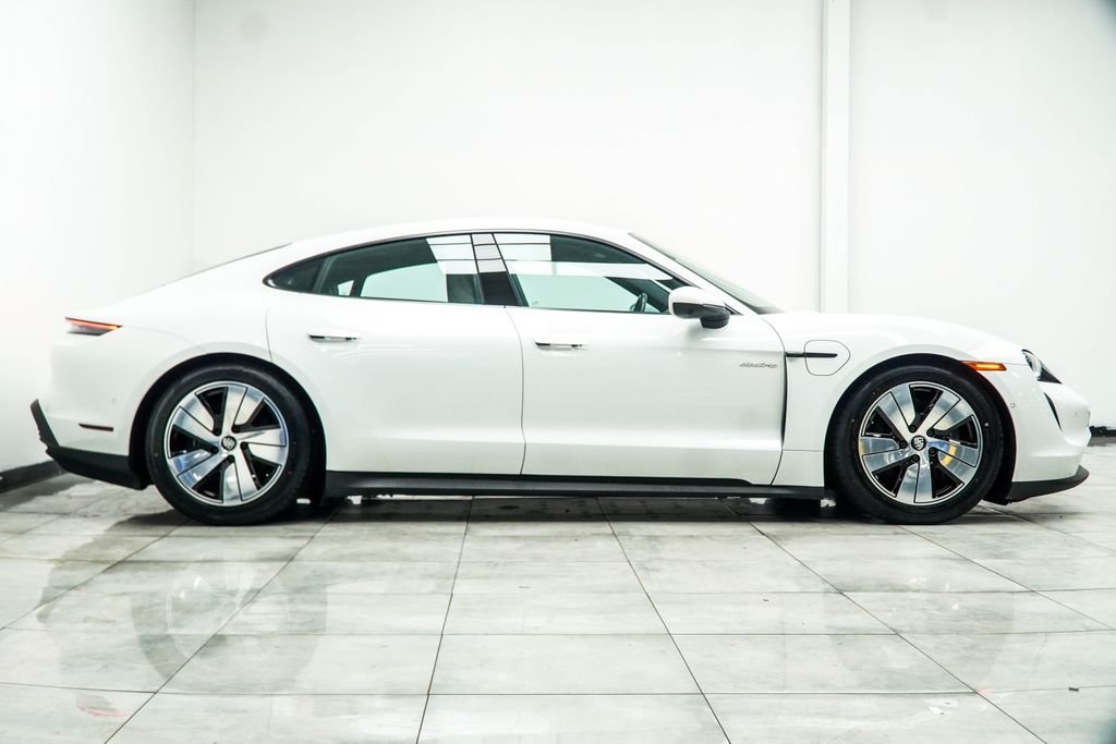 Used 2024 White Porsche Base image 9