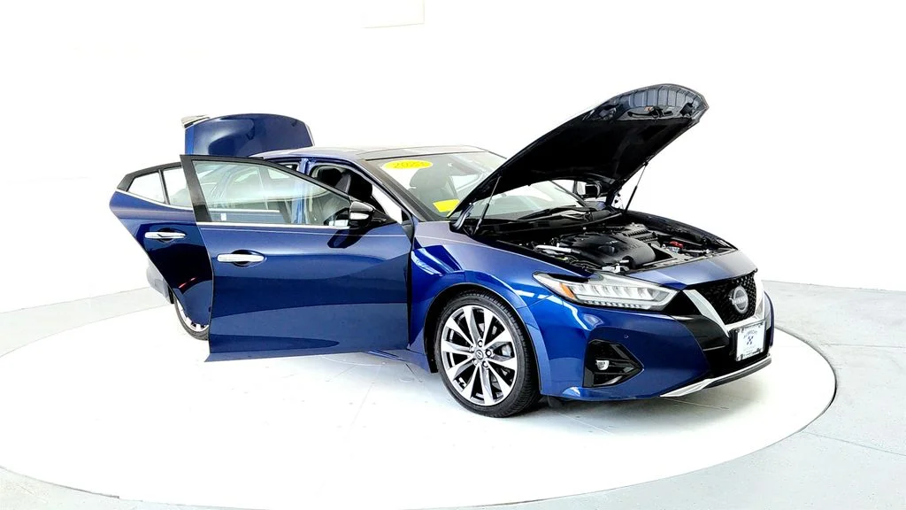 Used 2023 Blue Nissan Platinum image 12