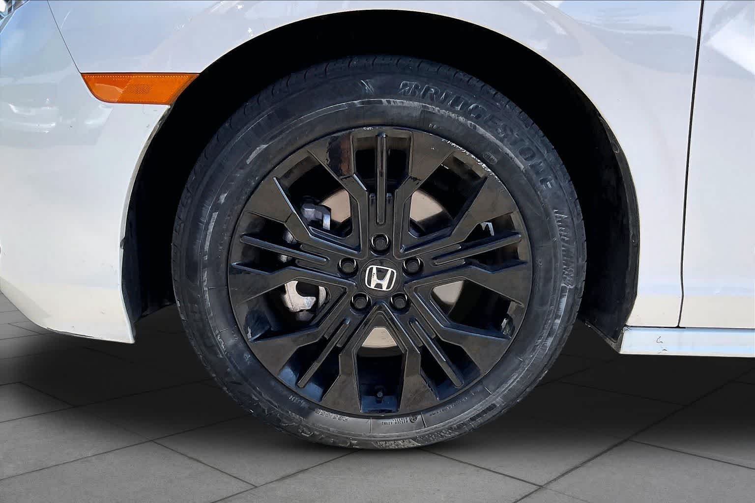 Used 2025 Platinum White Pearl Honda Sport-L image 11