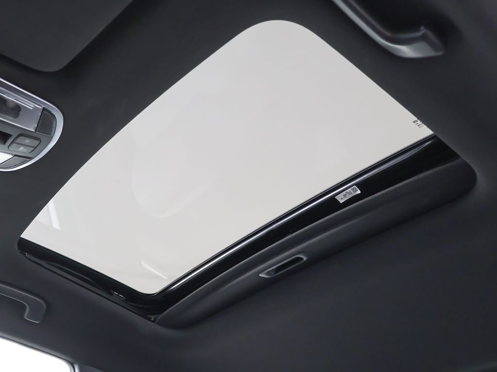 Used 2019 Silver Hyundai Sport image 16