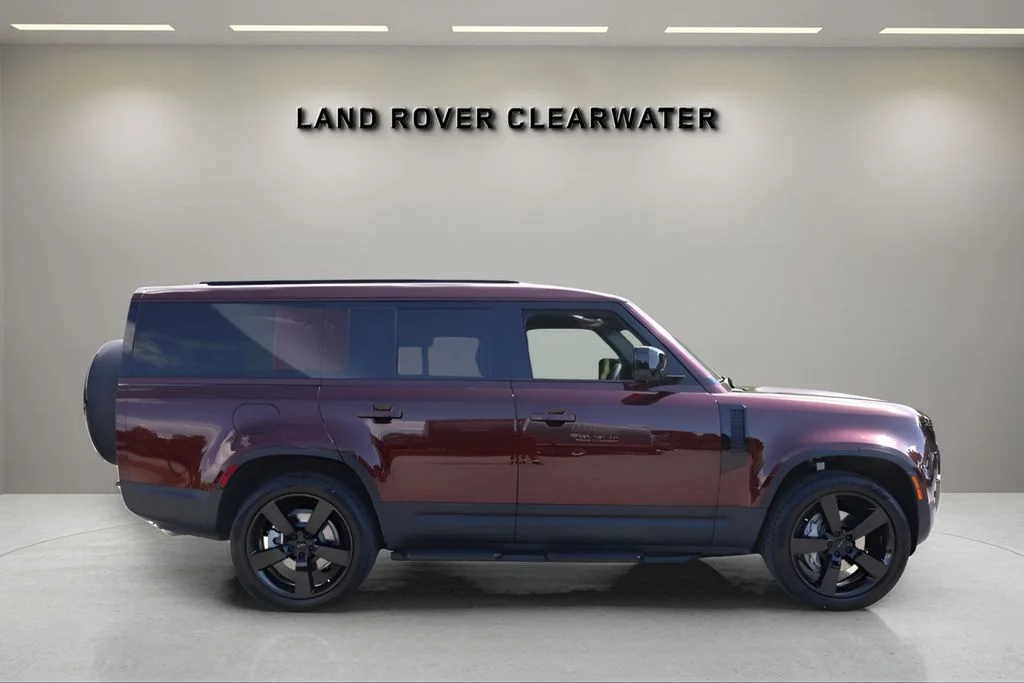 New 2026 Sedona Red Land Rover S image 6