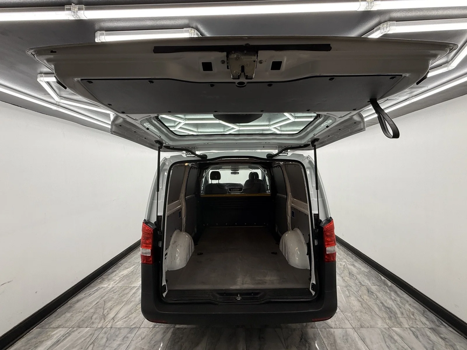 Used 2022 Arctic White Mercedes-Benz  image 6