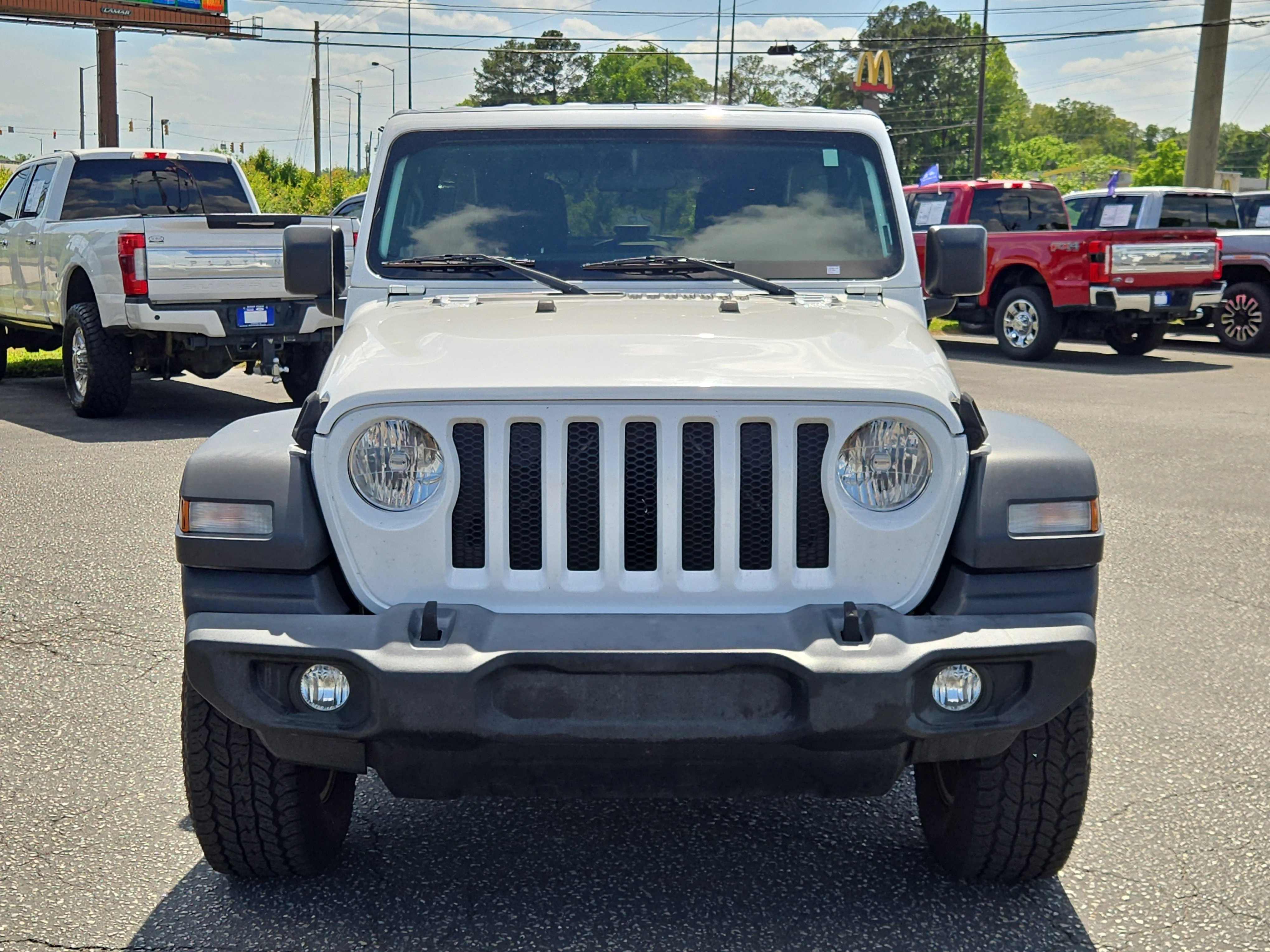 Used 2018 White Jeep Sport image 3