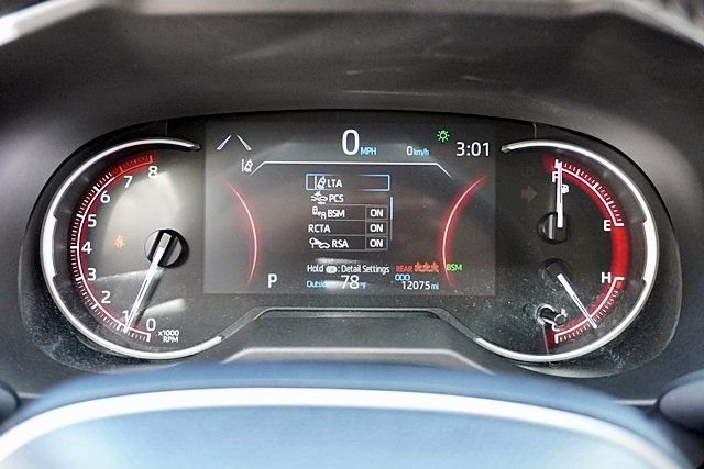 Used 2025 White Toyota XLE image 31