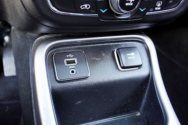 Used 2018 Green Jeep Latitude image 27