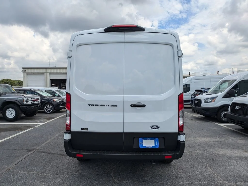 New 2026 Oxford White Ford Base image 5
