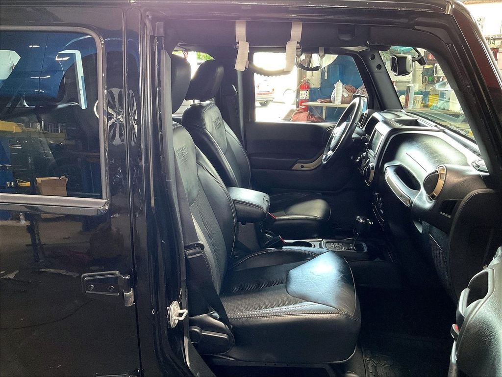 Used 2017 Black Jeep Unlimited Sahara image 11