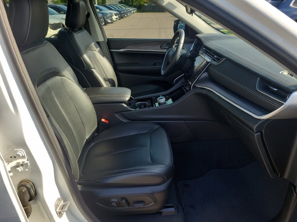 Used 2022 Bright White Clearcoat Jeep Limited image 7
