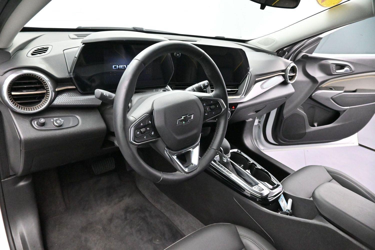 Used 2025 Summit White Chevrolet ACTIV image 16