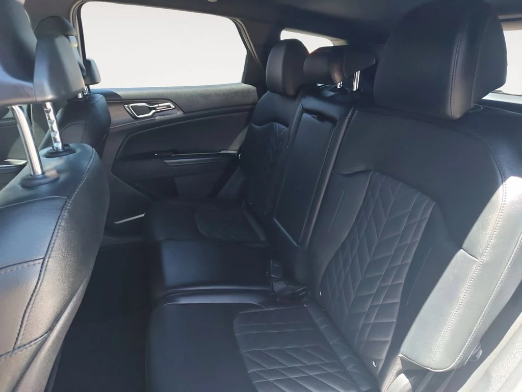 Used 2023 White Kia X-Pro Prestige image 13