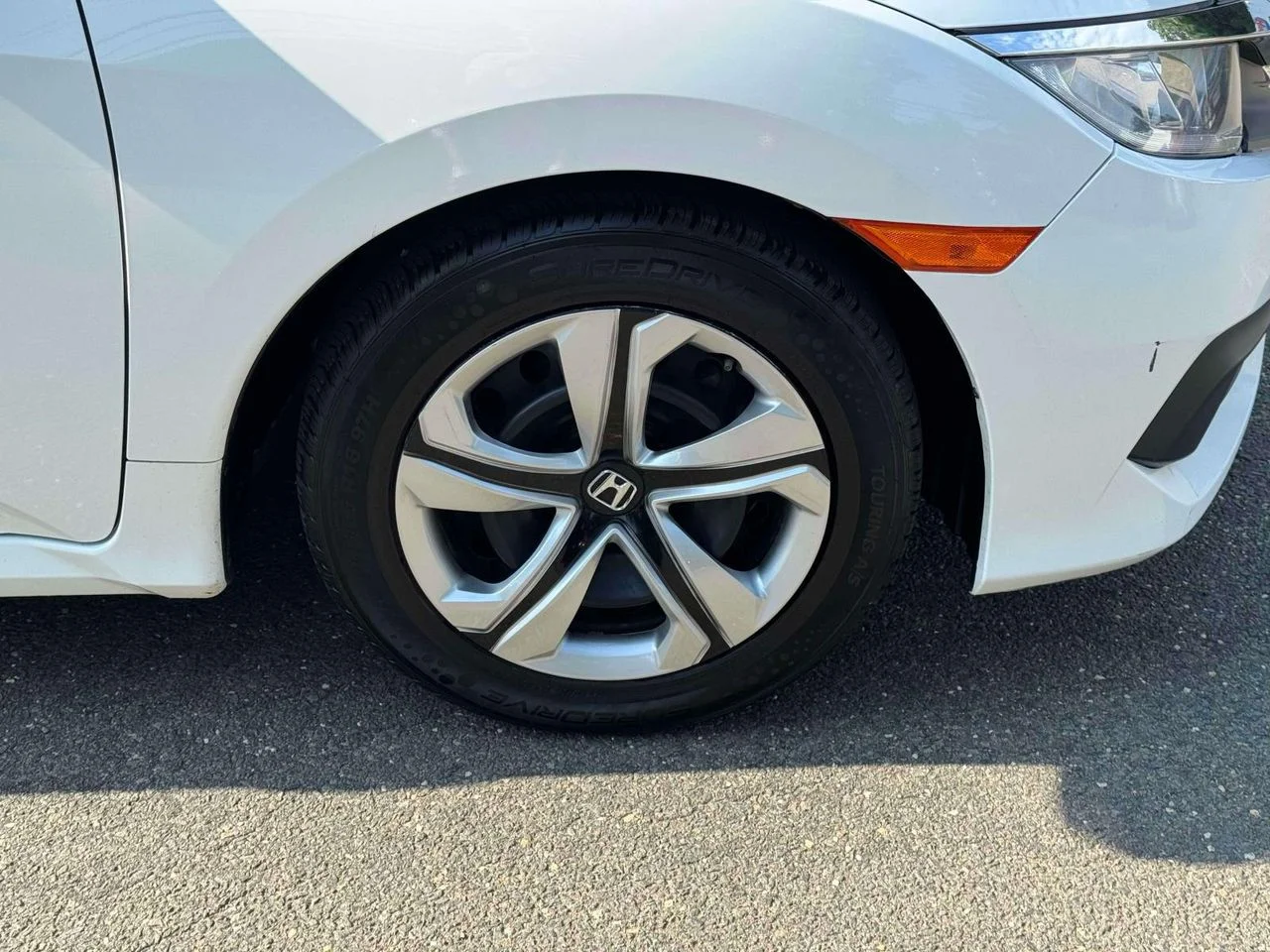Used 2017 Taffeta White Honda LX image 9