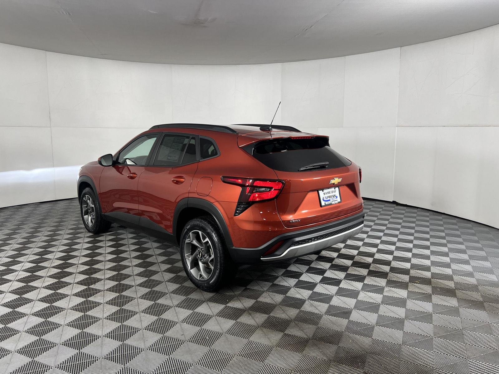 Used 2024 Cayenne Orange Metallic Chevrolet LT image 3