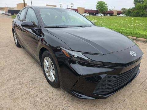 2025 Toyota Camry LE Hybrid's photo