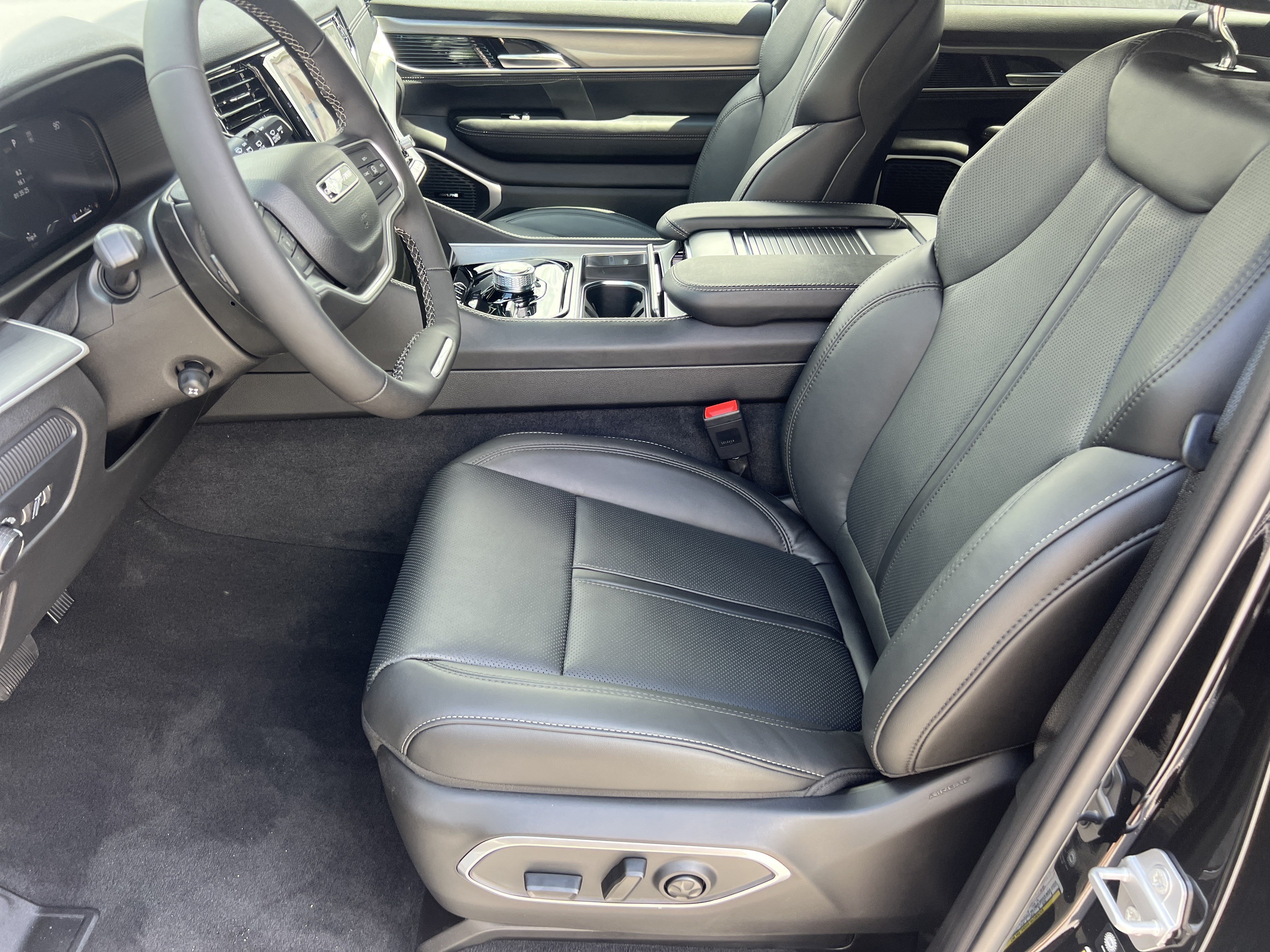 New 2026 High Gloss Black Jeep Limited image 11
