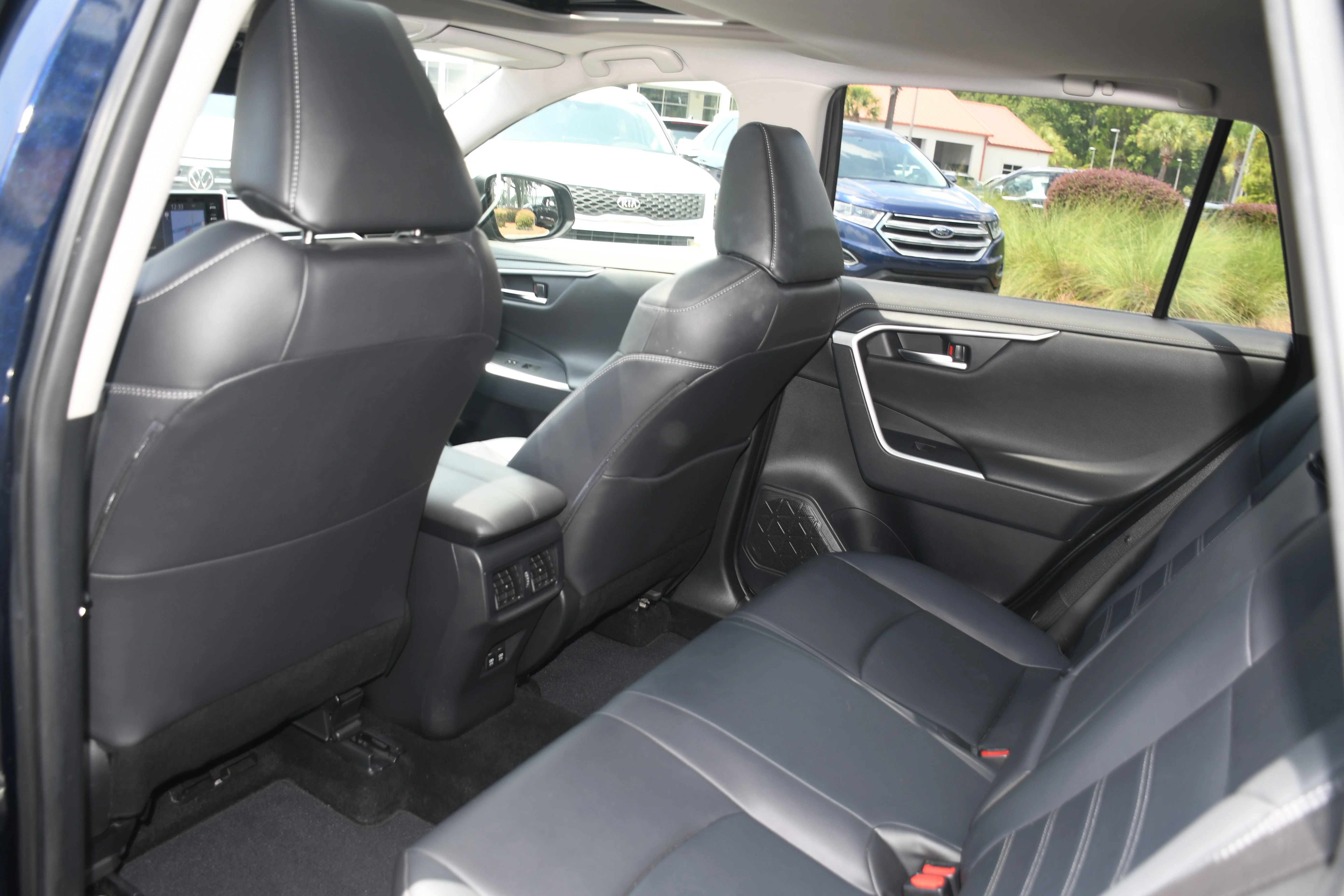 Used 2019  Toyota Limited image 17