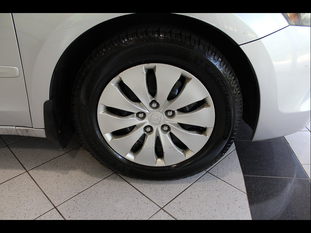 Used 2008 Alabaster Silver Metallic Honda LX image 10