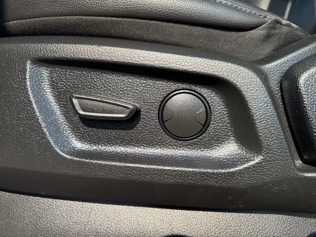 Used 2019 White Ford Lariat image 32