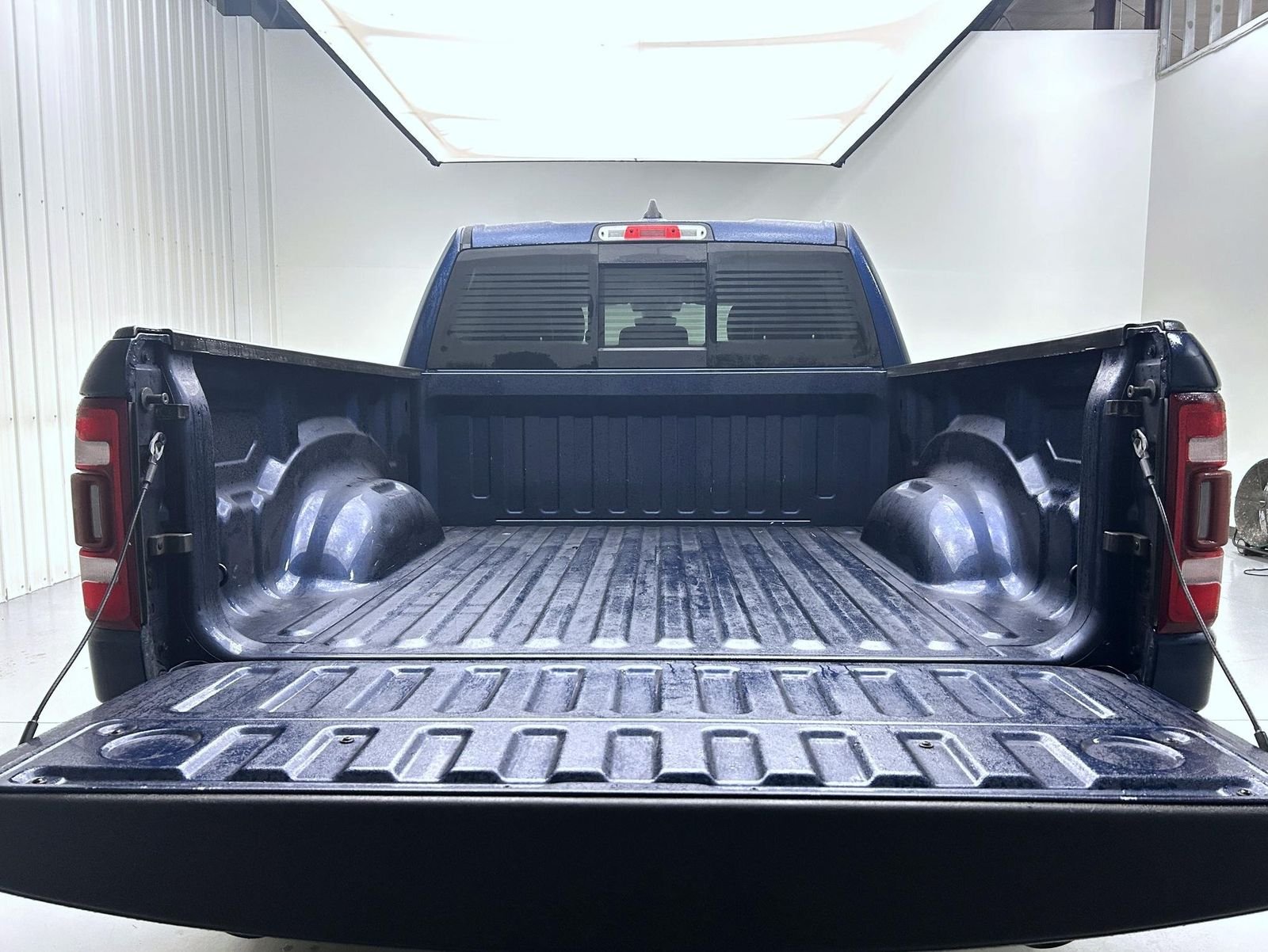 Used 2020 Blue Ram Laramie image 21
