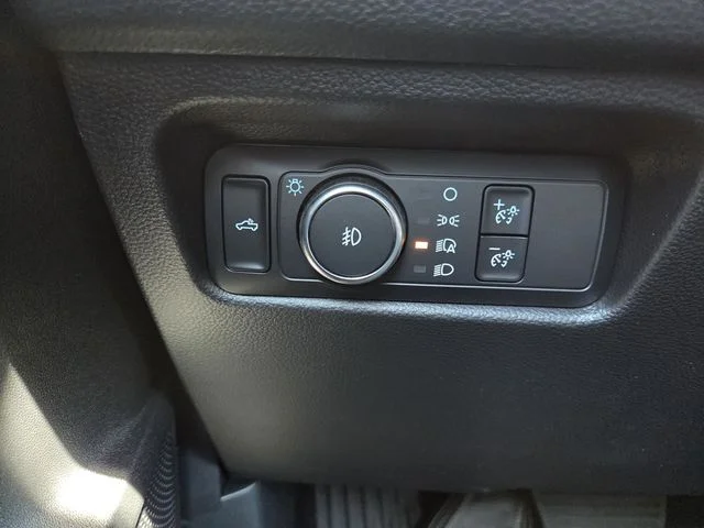 New 2025 Oxford White Ford XLT image 17