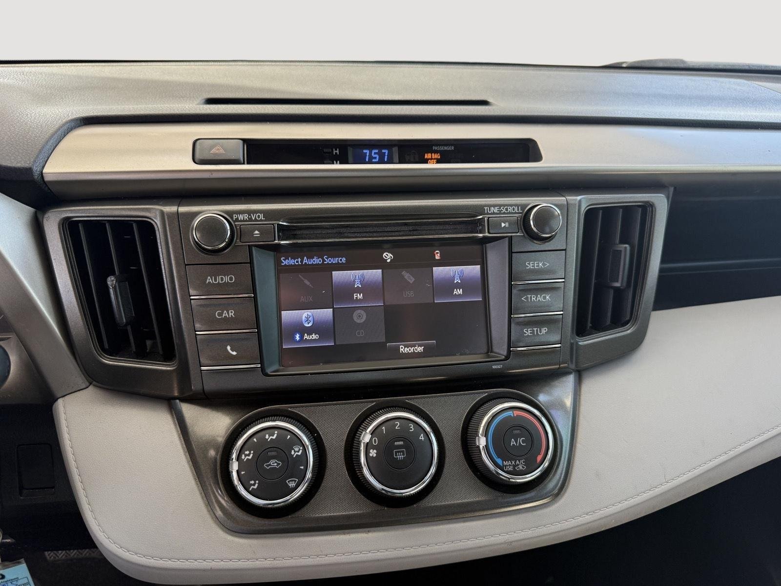 Used 2014 Classic Silver Metallic Toyota LE image 21