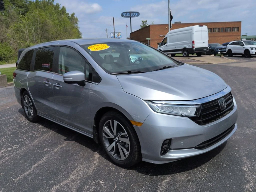 2023 Honda Odyssey Touring's photo