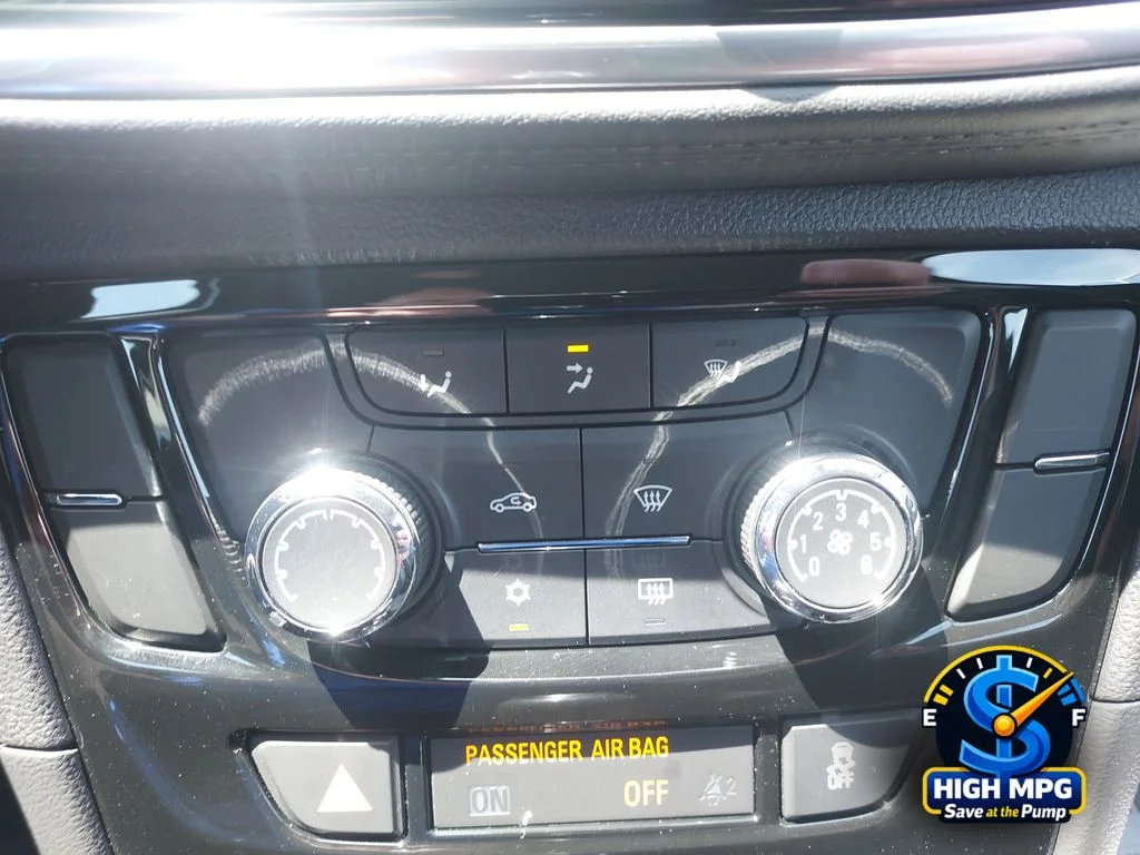 Used 2022 White Buick Preferred image 20
