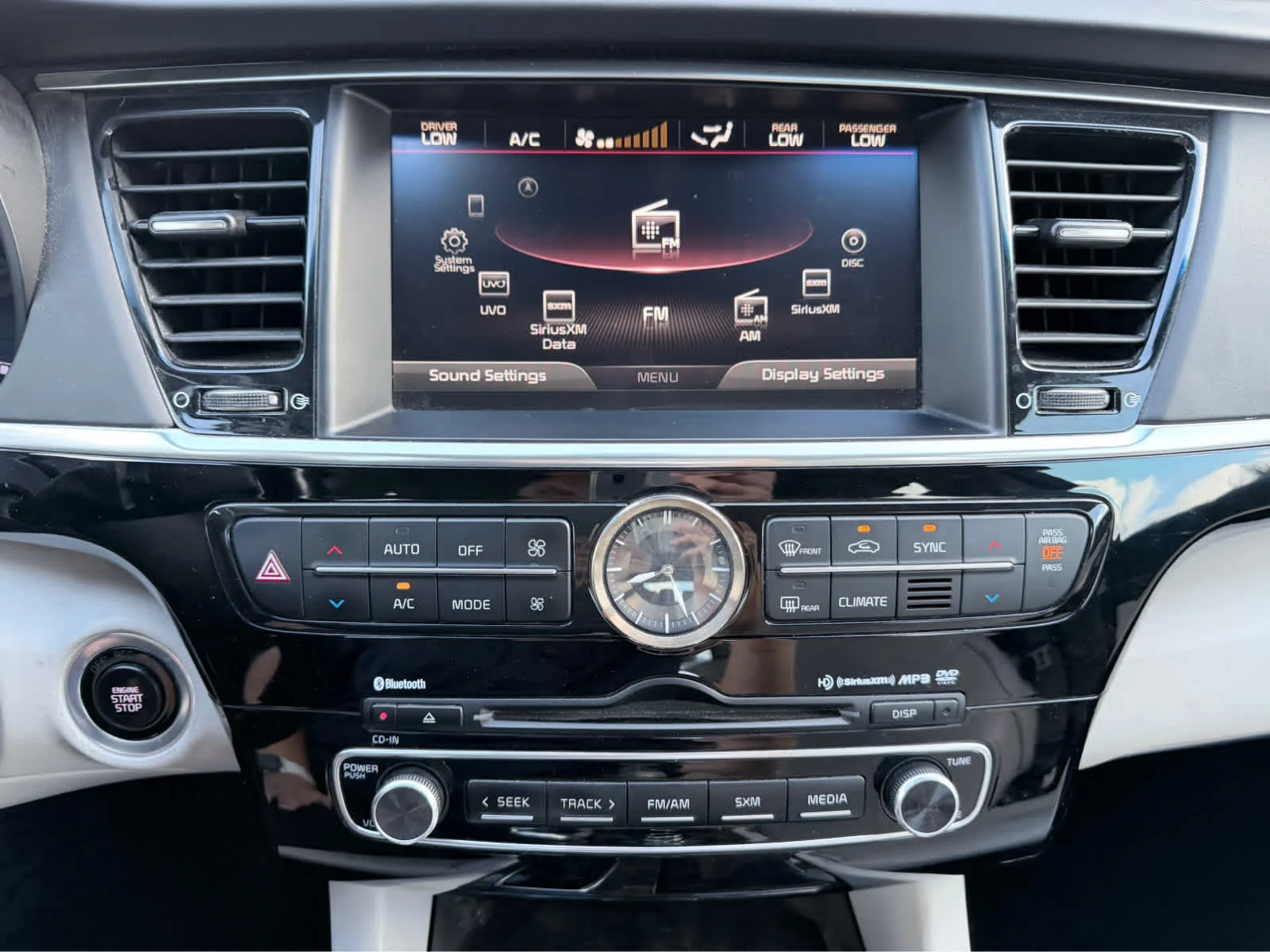 Used 2015  Kia Luxury image 14