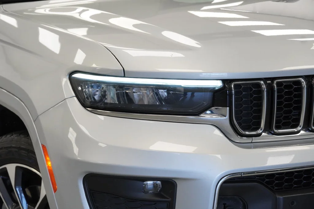 Used 2021 Silver Jeep Overland image 10