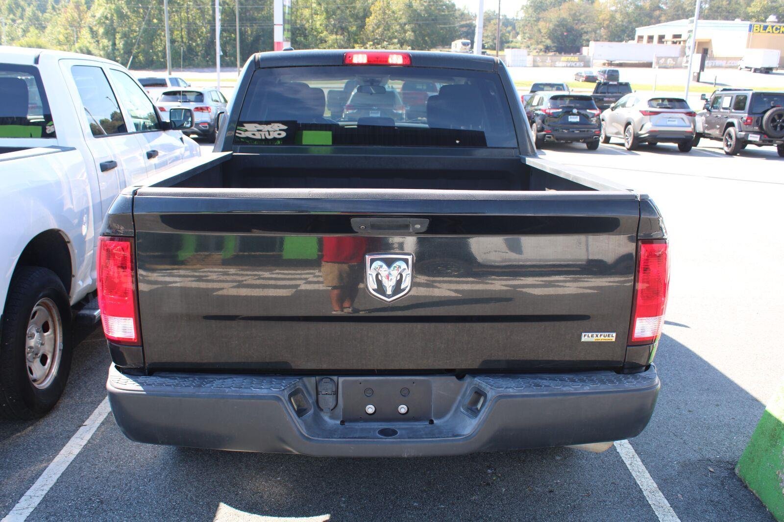 Used 2018 Brilliant Black Crystal Pearlcoat Ram Tradesman image 7