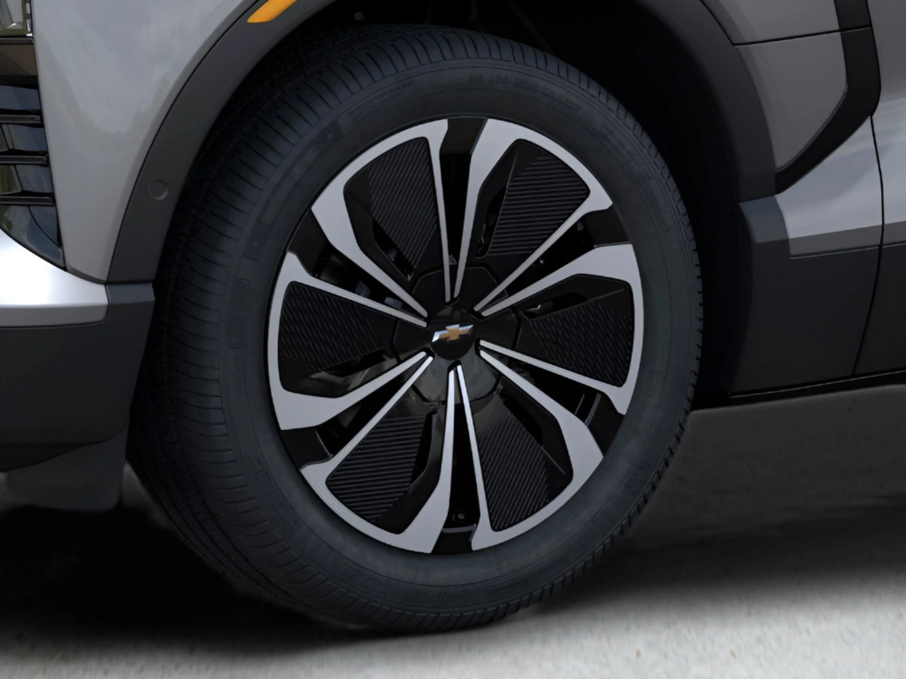 New 2025 Sterling Gray Metallic Chevrolet LT image 32