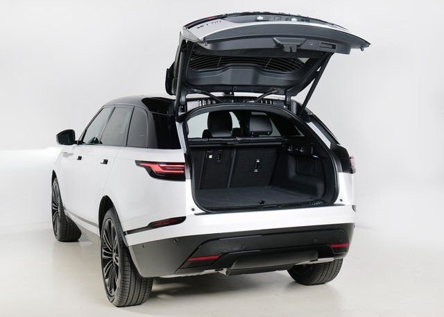 New 2026 Ostuni Pearl White Land Rover Dynamic SE image 31