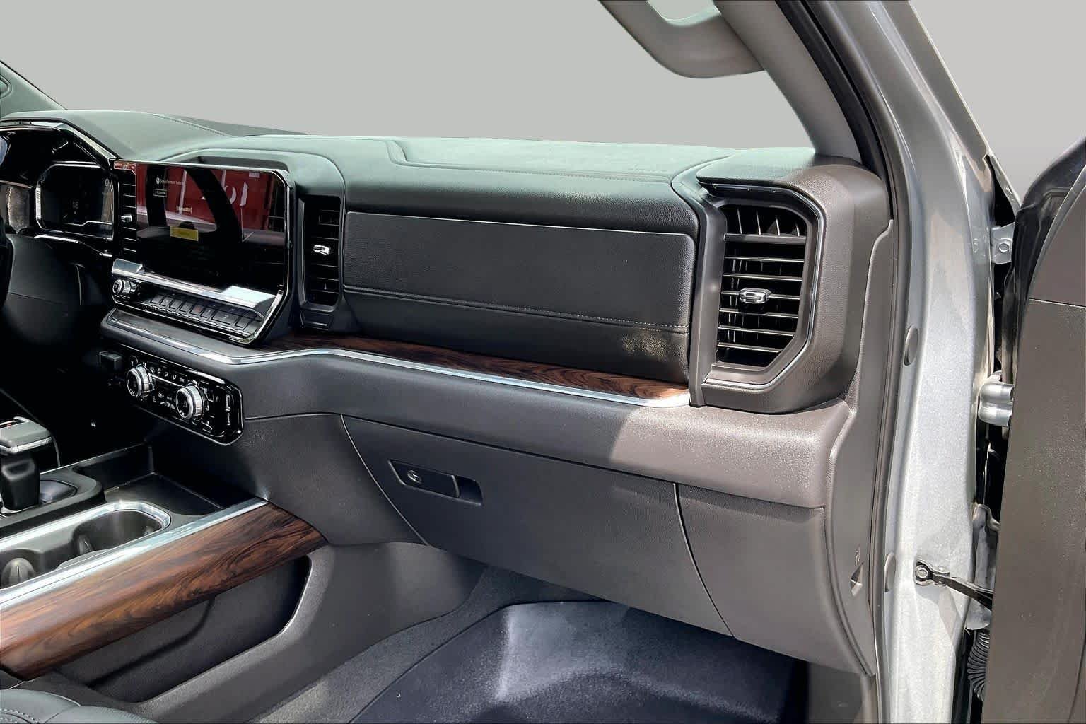Used 2025 Sterling Metallic GMC SLT image 18
