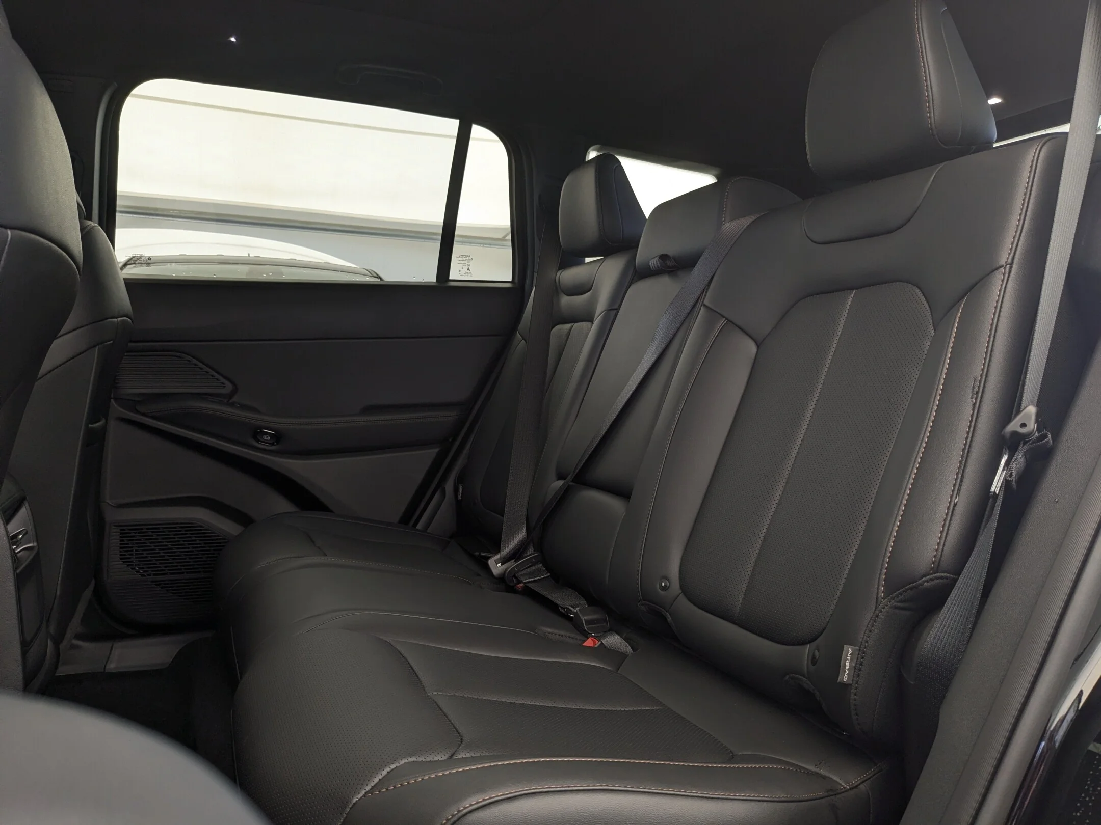 New 2026 Black Jeep Limited - - Hybrid - Dual-Pane Pano Sunroof - Capri Leatherette - Power Liftgate & More! image 28