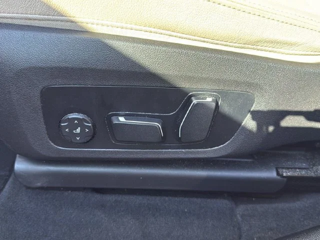 Used 2024 Jet Black BMW xDrive30i image 11