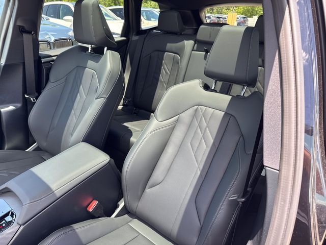 New 2026 Black Sapphire Metallic BMW 30 xDrive image 24