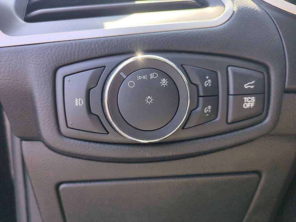 Used 2020 Black Ford SEL image 22