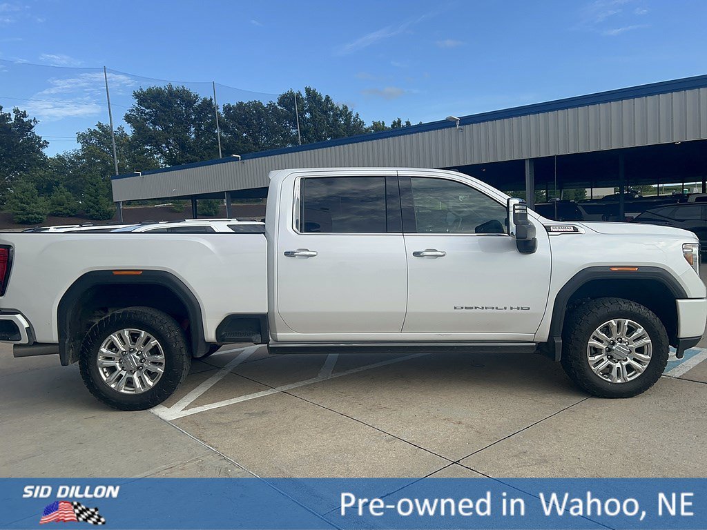 Used 2021 White Frost Tricoat GMC Denali image 7