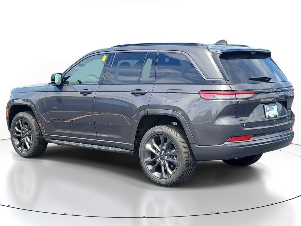 New 2026 Baltic Gray Metallic Clear-Coat Exterior Paint Jeep Limited Reserve image 3