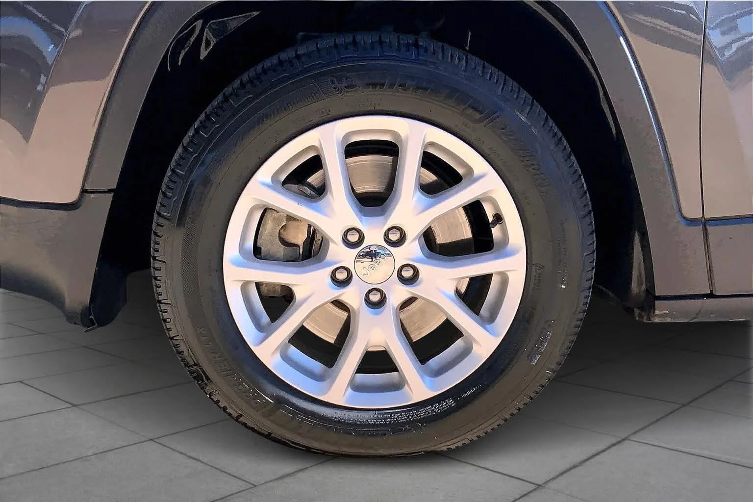 Used 2015 Granite Crystal Metallic Clearcoat Jeep Latitude image 10