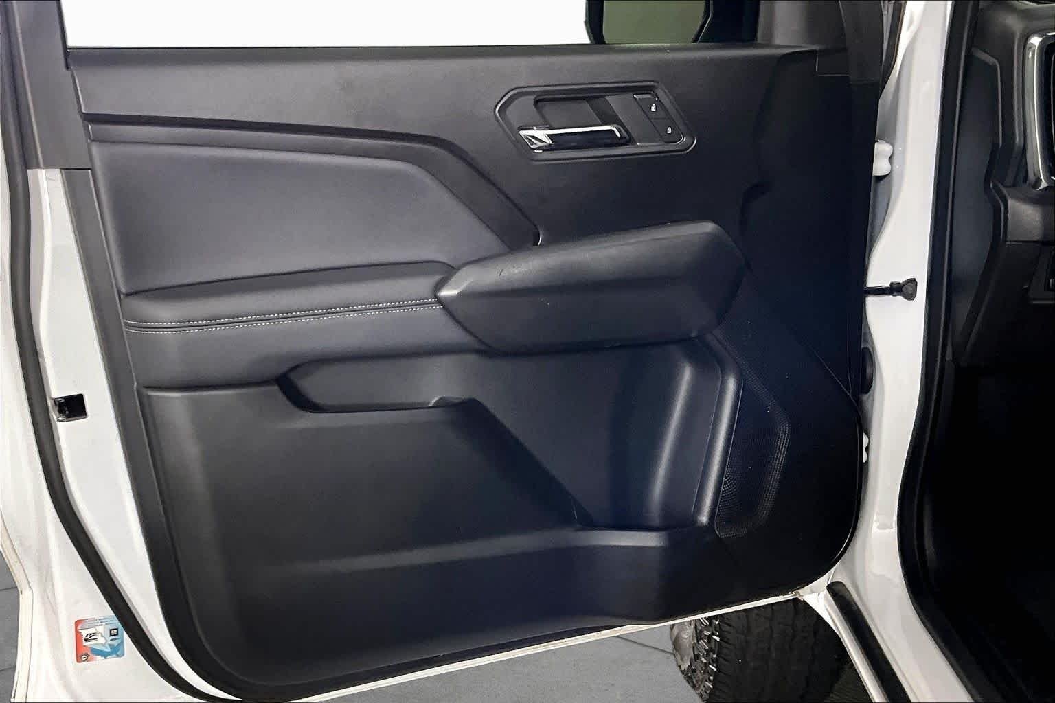 Used 2024 Summit White GMC Elevation image 20