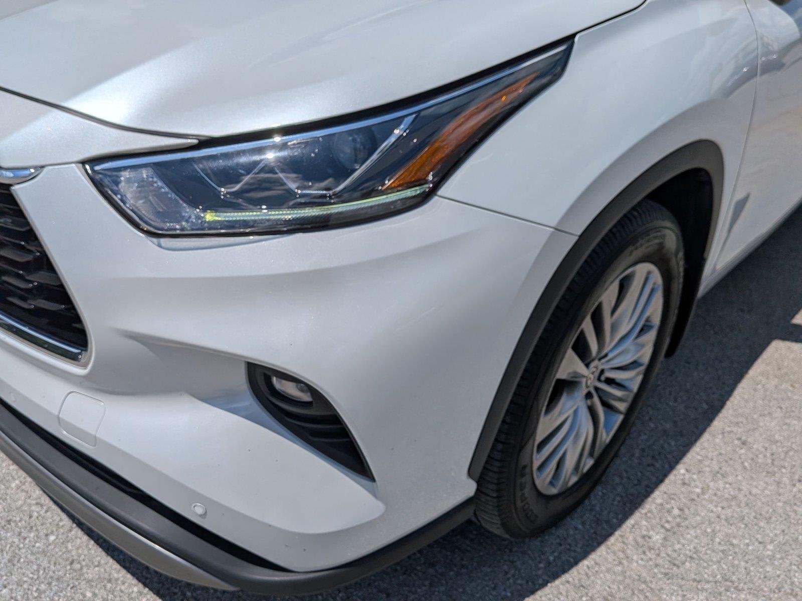 Used 2022 Wind Chill Pearl Toyota Platinum image 9