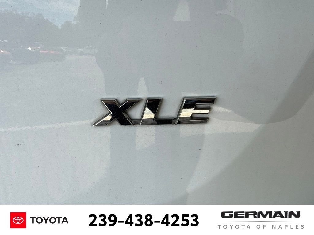 Used 2013 White Toyota XLE image 7